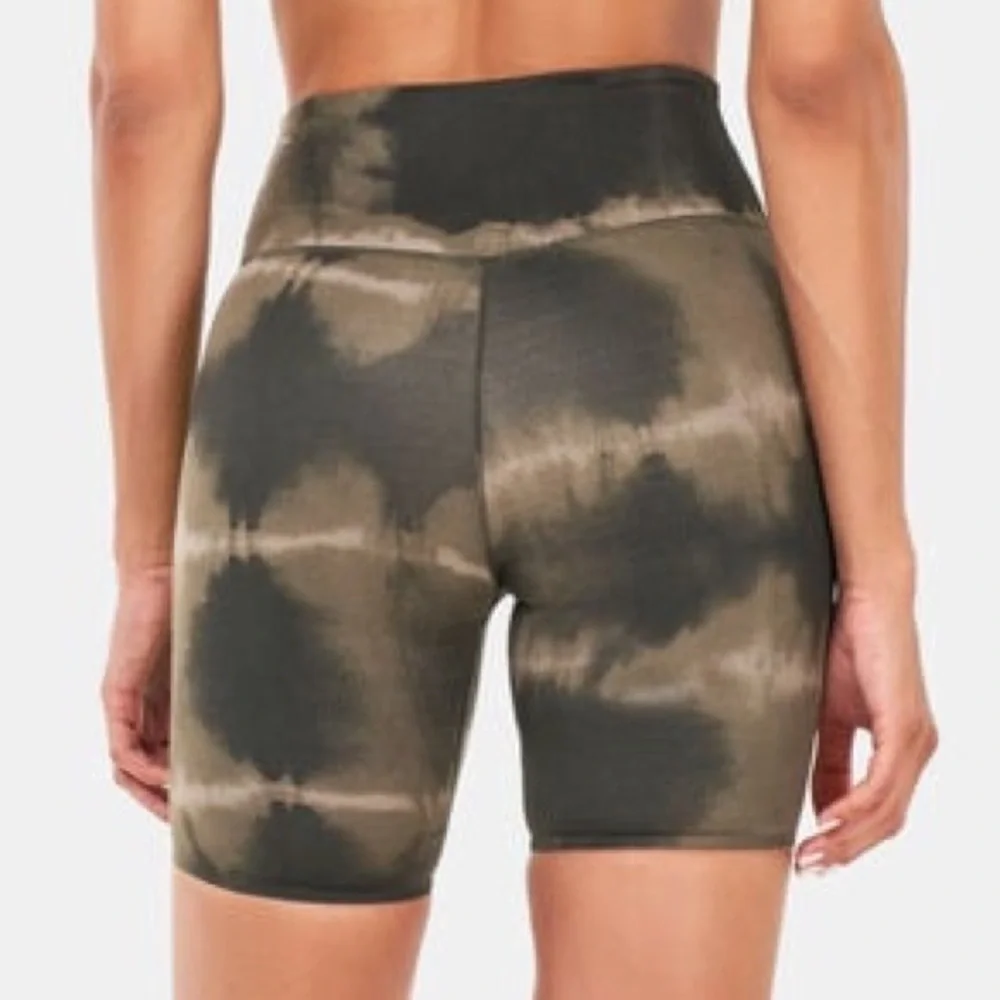 Nike One Luxe 7” Tie Dye Mid Rise Biker‎ Shorts NWT XS